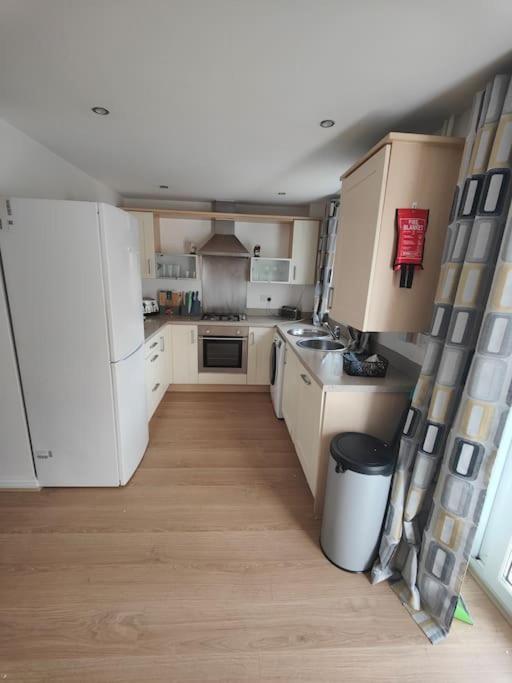 Shoreline Seaside Holiday Home Aberavon Beach Порт-Толбот Экстерьер фото