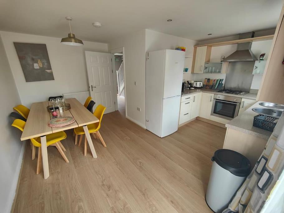 Shoreline Seaside Holiday Home Aberavon Beach Порт-Толбот Экстерьер фото